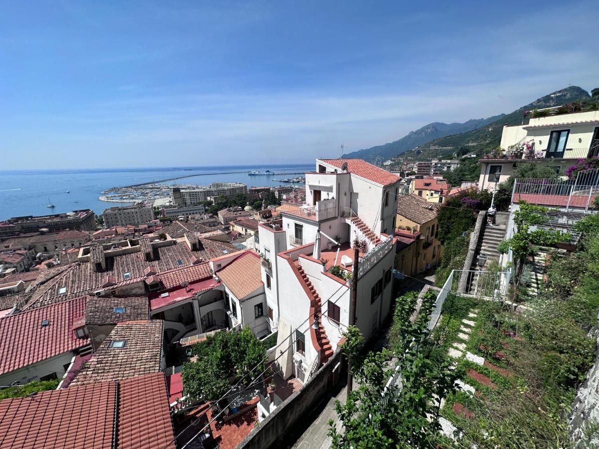 Апартаменты Casa "Positano" Da Ely - Salerno Centro Con Self Check-In Экстерьер фото